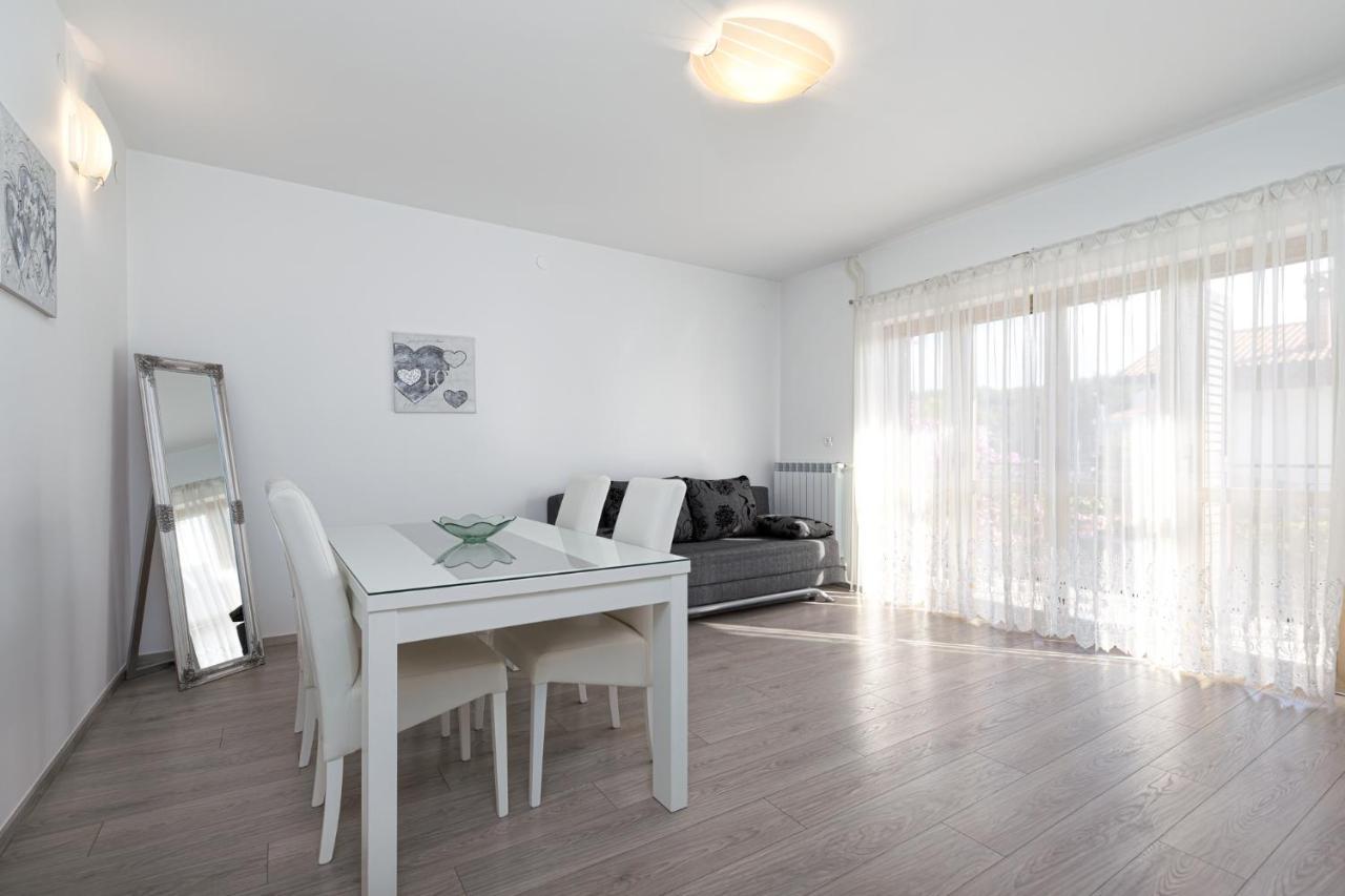 Mima Apartment Porec Exterior photo