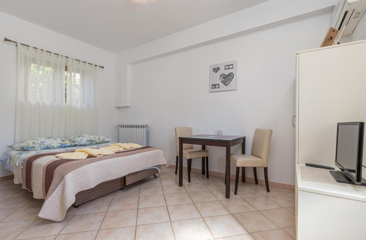 Mima Apartment Porec Exterior photo